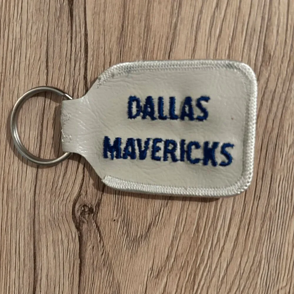 NBA Dallas Mavericks vintage leather white blue logo keychain basketball